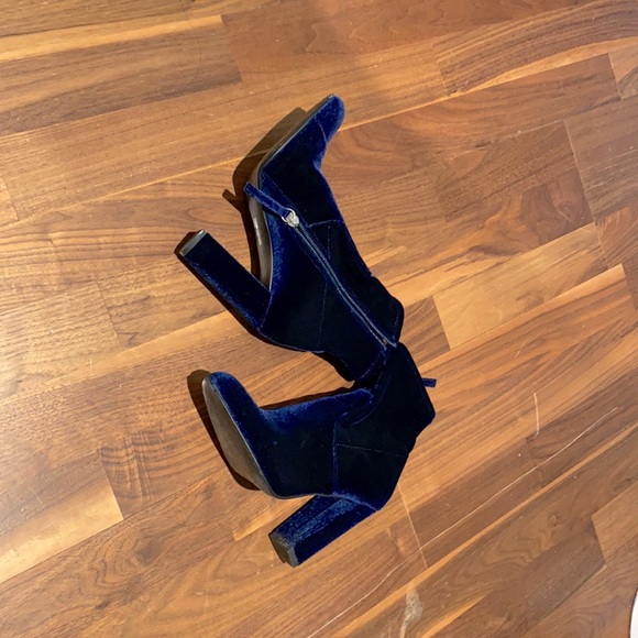Blue velvet high heel ankle boots - Picture 2 of 4